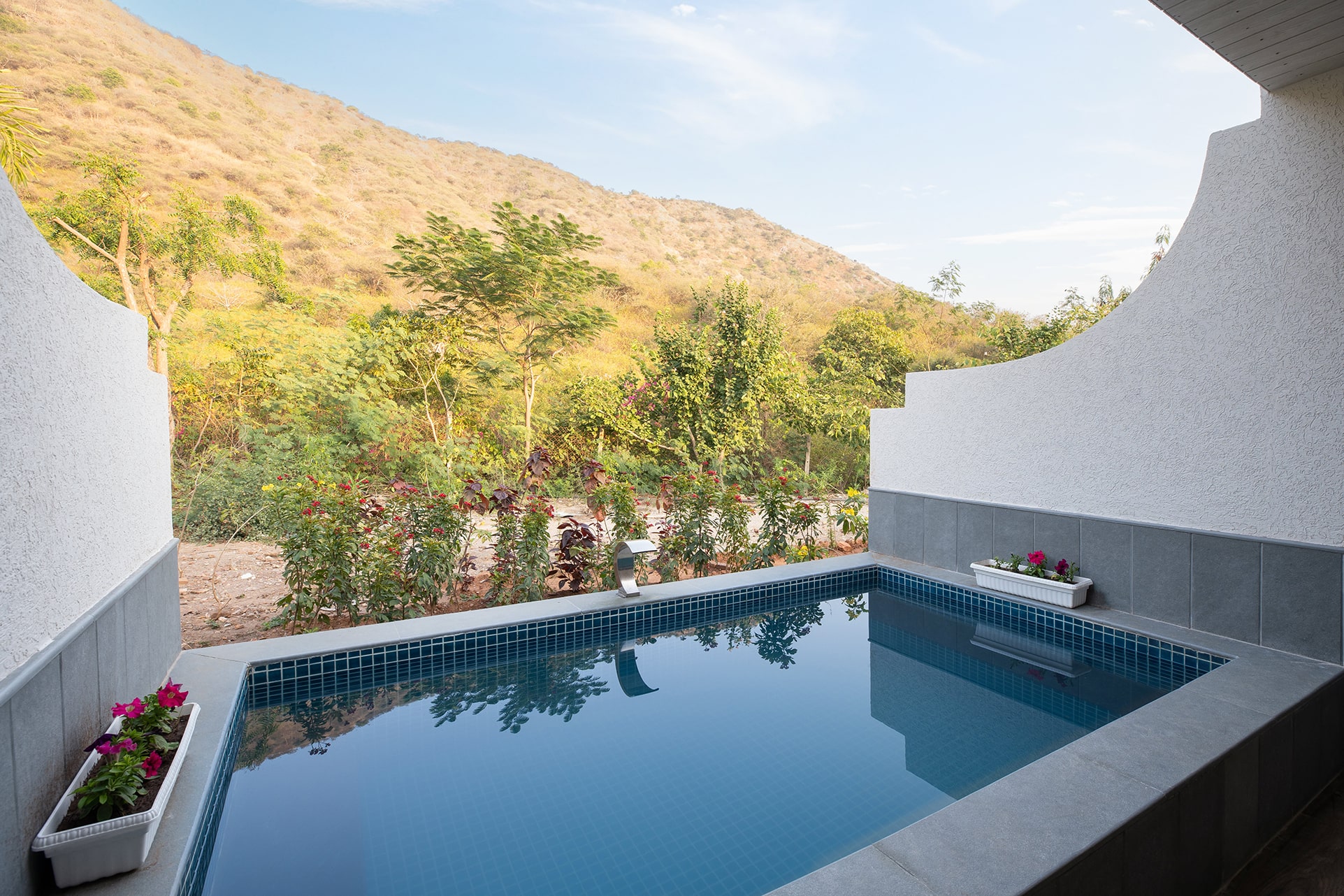 Hill View Luxury Suite With Private Pool And Balcony