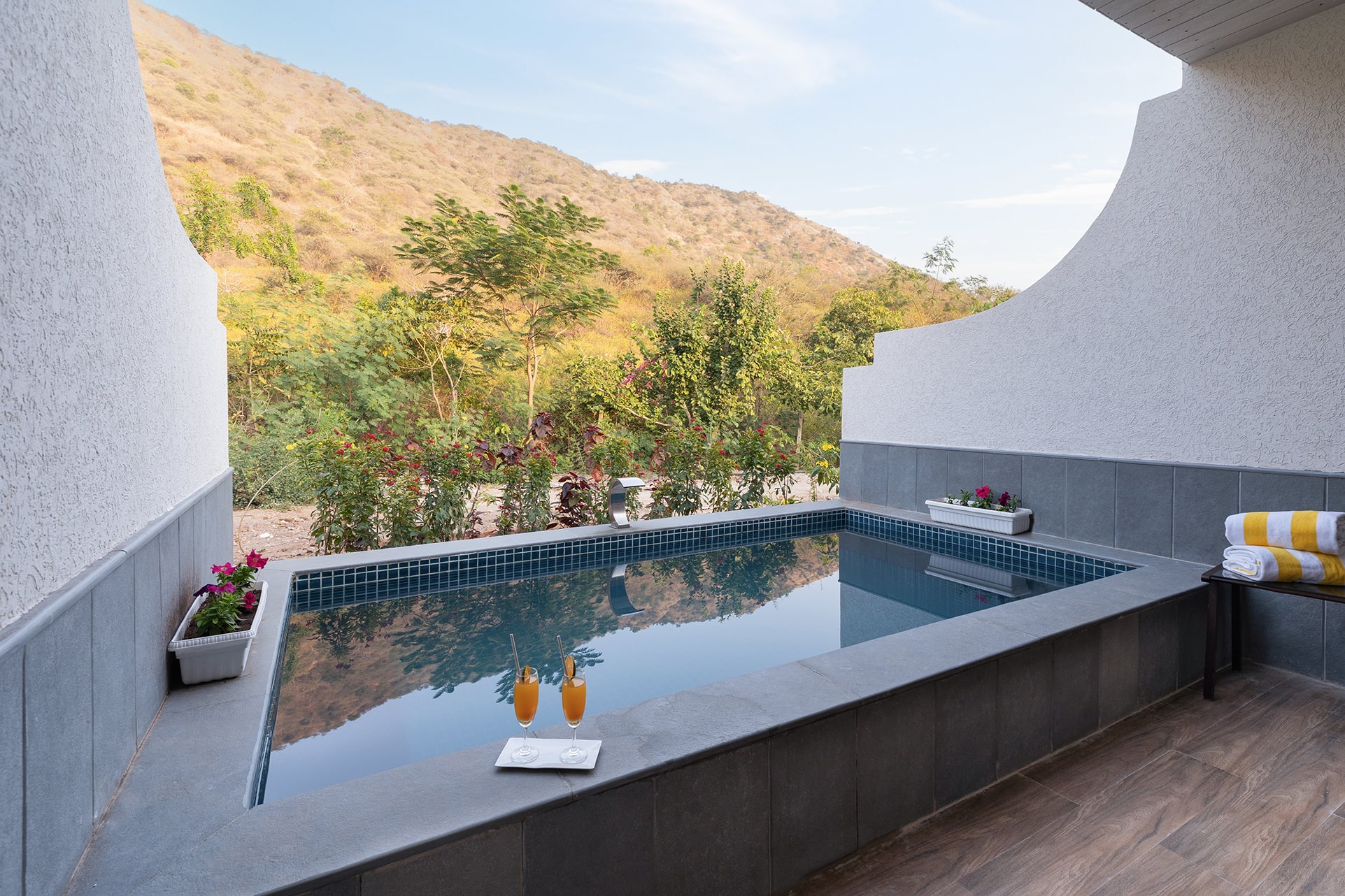 Hill View Luxury Suite With Private Pool And Balcony